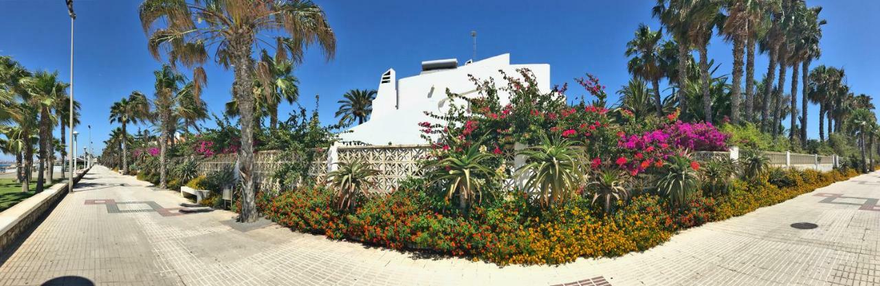Beachfront Oasis In Costa Del Sol. Caleta De Velez Ngoại thất bức ảnh